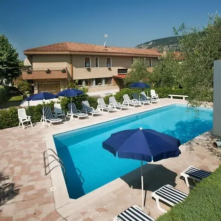 Lory Hotel 2*
