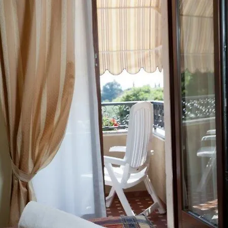 Lory Hotel 2*