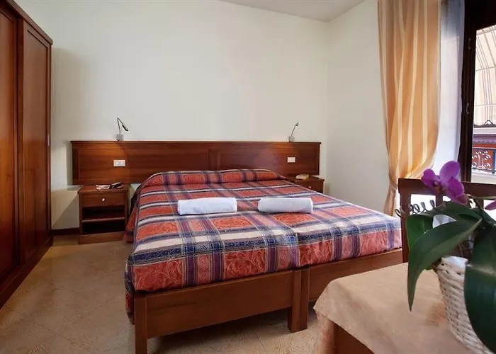 Lory Hotel Garde