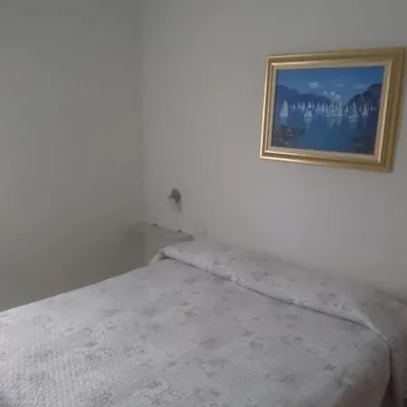 Lory 2* غارْدا